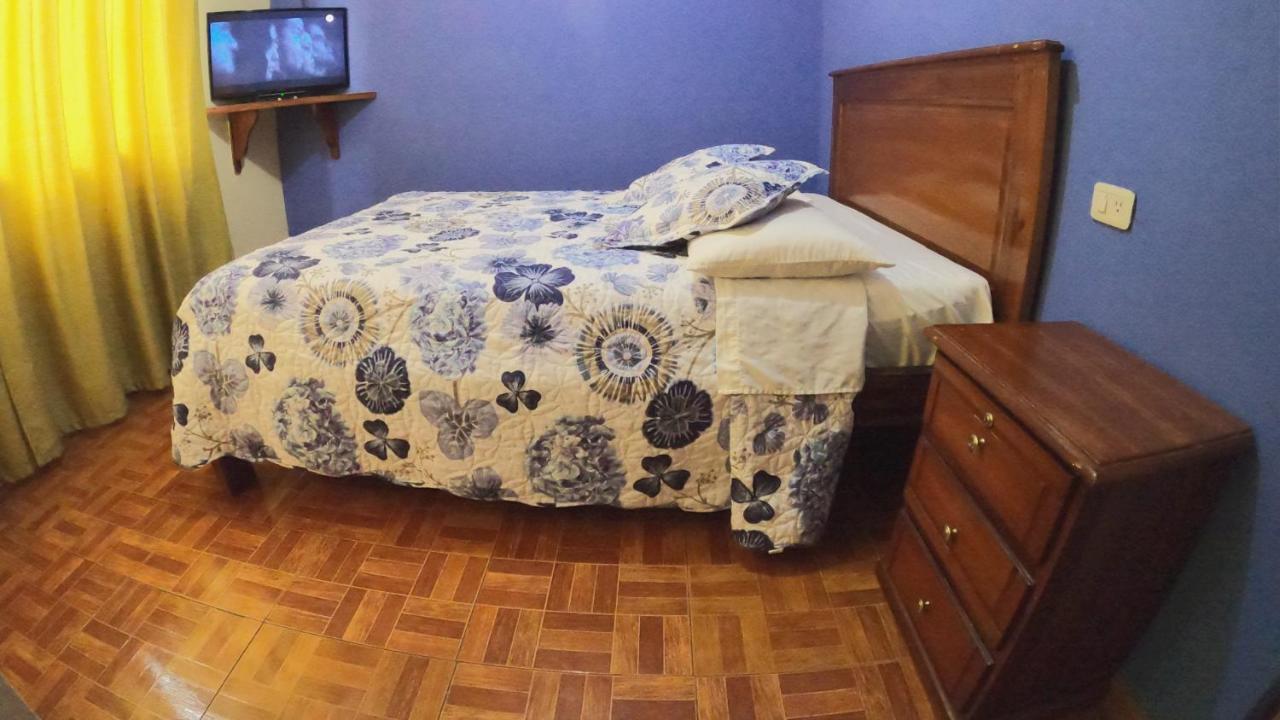 באניוס Hostal Casa Montoya מראה חיצוני תמונה