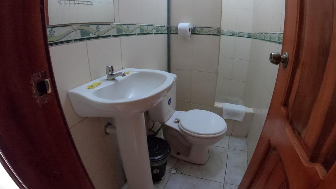 באניוס Hostal Casa Montoya מראה חיצוני תמונה