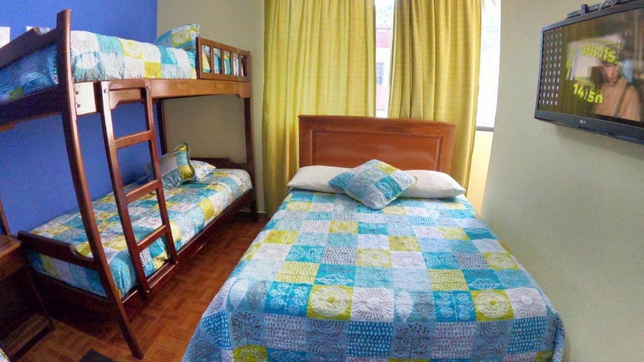 באניוס Hostal Casa Montoya מראה חיצוני תמונה